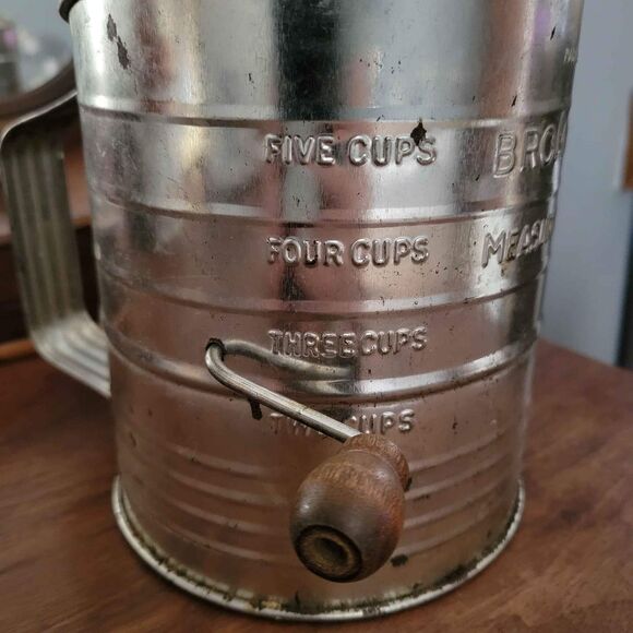 Vintage Bromwell's 5 Cup Flour sifter - Picture 2 of 6